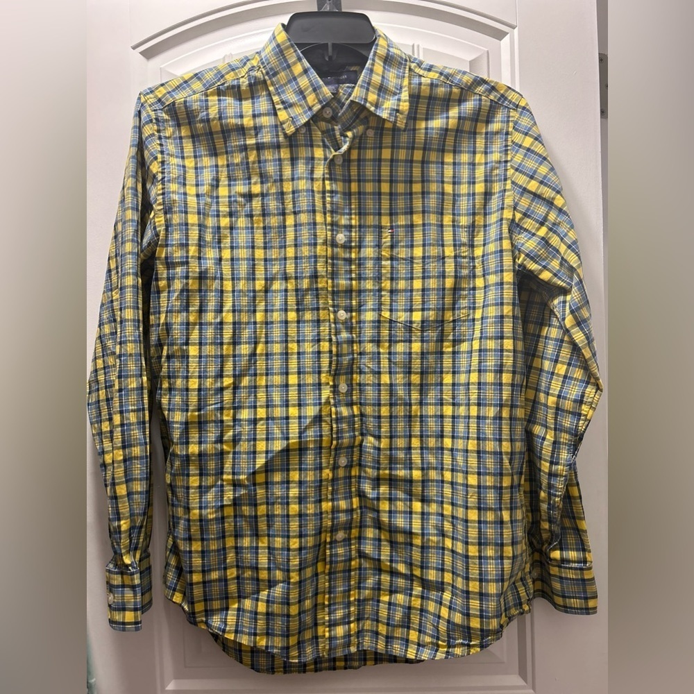 Men’s long sleeve Tommy Hilfiger plaid button down shirt size medium